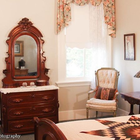 Flowertown Bed And Breakfast Summerville Exterior photo