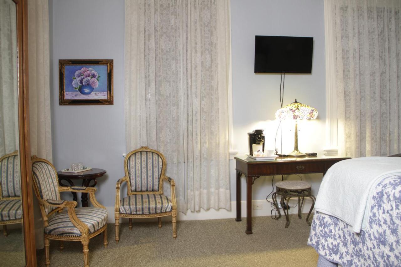 Flowertown Bed And Breakfast Summerville Exterior photo