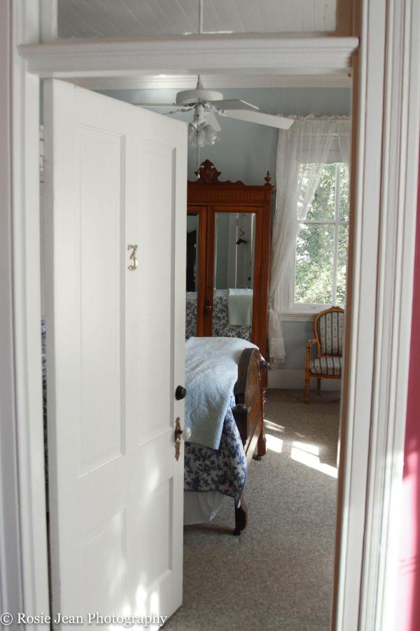 Flowertown Bed And Breakfast Summerville Exterior photo