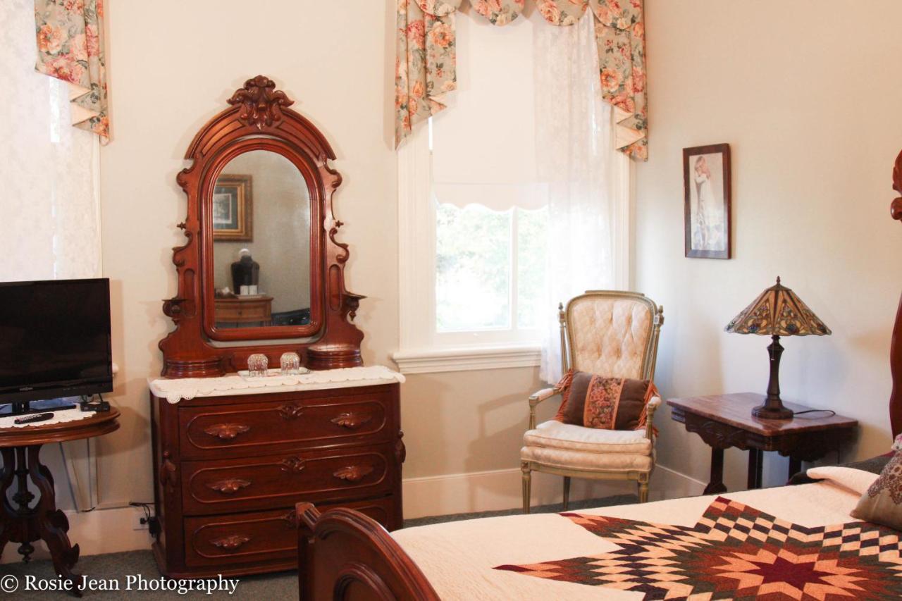 Flowertown Bed And Breakfast Summerville Exterior photo